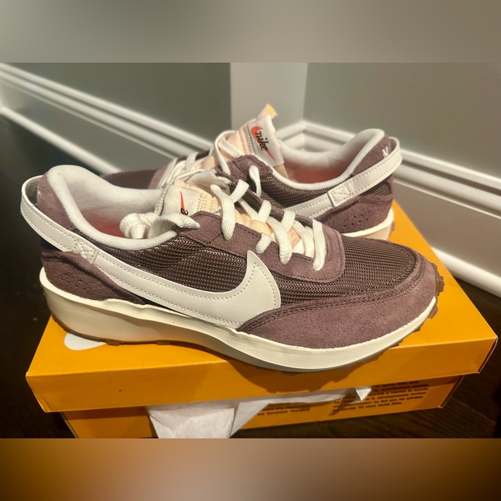 Nike Waffle Debut BNWT - Plum size 9